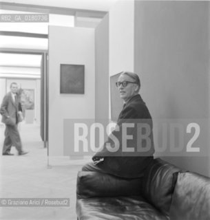 THE PAINTER MARIO DE LUIGI AT THE XXXI INTERNATIONAL ART EXHIBITION IN VENICE - 1962- © ARCHIVIO Graziano Arici/Rosebud2  / ARTE / PITTORE / BIENNALE DARTE