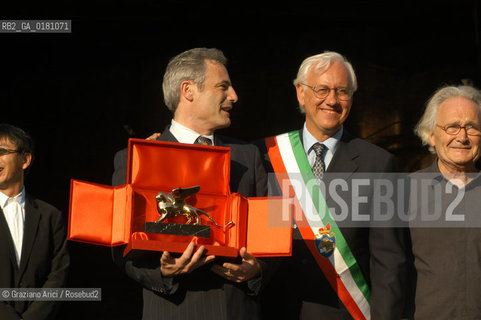 NEXT  VENICE BIENNALE 8. INTERNATIONAL ARCHITECTURE EXHIBITION -  THE MAYOR OF VENICE PAOLO COSTA GIVES THE GOLDEN LION FOR THE BEST FOREIGN PAVILLON TO AARON BETSKY FOR THE DUTCH PAVILLON - ©Graziano Arici/Rosebud2 - ARCHITETTURA  / ARCHITETTO