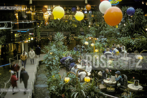 (GERMANIA) BERLINO 1984 : KURFURSTENDAMM E EUROPA CENTER    - ©Graziano Arici/Rosebud2 / GEO