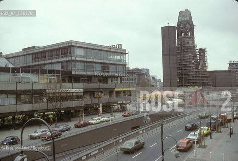 (GERMANIA) BERLINO 1984 : KURFURSTENDAMM E KAISER-WIHLELM-GEDACHTNISKIRCHE    - ©Graziano Arici/Rosebud2 / GEO