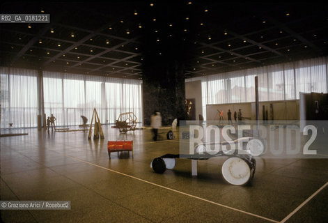 (GERMANIA) BERLINO 1984 : LA NEUE NATIONALGALERIE DI MIES VAN DER ROHE    - ©Graziano Arici/Rosebud2 / GEO / ARCHITETTURA MODERNA / MUSEO