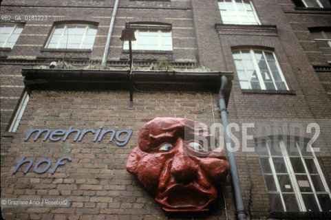 (GERMANIA) BERLINO 1984 : LA CADEWE E IL MEHRINGHOF A KREUZBERG    - ©Graziano Arici/Rosebud2 / GEO