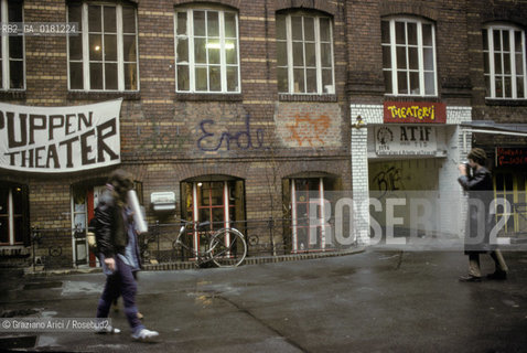 (GERMANIA) BERLINO 1984 : LA CADEWE E IL MEHRINGHOF A KREUZBERG    - ©Graziano Arici/Rosebud2 / GEO