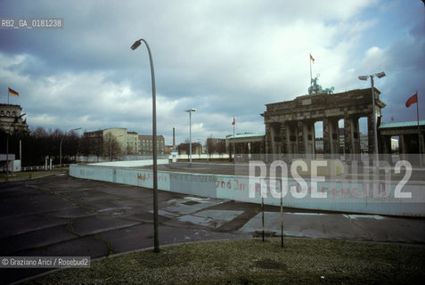 (GERMANIA) BERLINO 1984 : IL MURO ALLA PORTA DI BRANDEBURGO    - ©Graziano Arici/Rosebud2 / GEO