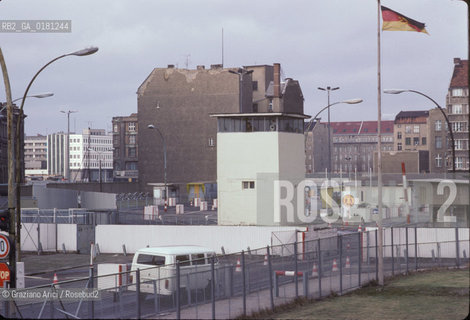 (GERMANIA) BERLINO 1984 : IL MURO AL CHECK-POINT CHARLIE    - ©Graziano Arici/Rosebud2 / GEO