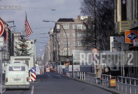 (GERMANIA) BERLINO 1984 : IL MURO AL CHECK-POINT CHARLIE    - ©Graziano Arici/Rosebud2 / GEO