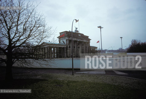 (GERMANIA) BERLINO 1984 : IL MURO ALLA PORTA DI BRANDEBURGO    - ©Graziano Arici/Rosebud2 / GEO