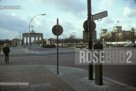 (GERMANIA) BERLINO EST 1984 : LA PORTA DI BRANDEBURGO E UNTER DEN LINDEN    - ©Graziano Arici/Rosebud2 / GEO