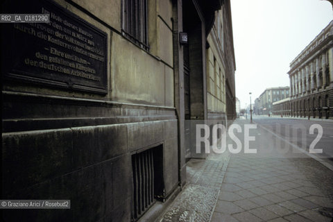 (GERMANIA) BERLINO EST 1984 : LAPIDE NELLISOLA DEI MUSEI    - ©Graziano Arici/Rosebud2 / GEO