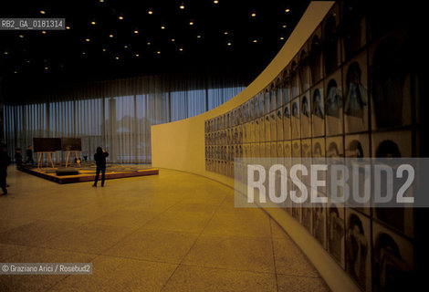 (GERMANIA) BERLINO 1989 : LA NEUE NATIONALGALERIE DI MIES VAN DER ROHE    - ©Graziano Arici/Rosebud2 / GEO / ARCHITETTURA MODERNA / MUSEO.