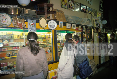 (GERMANIA) BERLINO 1989 : MERCATINO A NOLLENDORF PLATZ   - ©Graziano Arici/Rosebud2 / GEO /