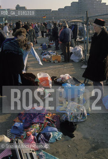 (GERMANIA) BERLINO 1989 : MERCATINO - ©Graziano Arici/Rosebud2 / GEO /