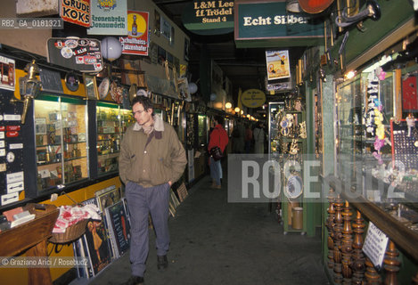 (GERMANIA) BERLINO 1989 : MERCATINO A NOLLENDORF PLATZ - ©Graziano Arici/Rosebud2 / GEO /