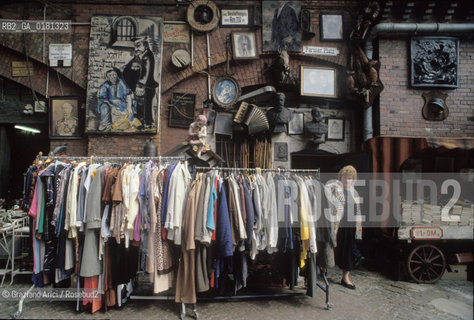 (GERMANIA) BERLINO 1989 : MERCATINO IN FASANEN STRASSE - ©Graziano Arici/Rosebud2 / GEO /
