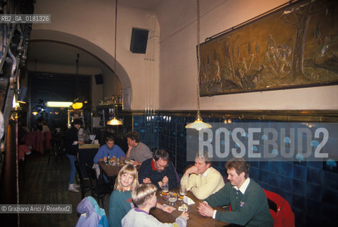 (GERMANIA) BERLINO 1989 : KREUZBERG - BIRRERIA  - ©Graziano Arici/Rosebud2 / GEO /
