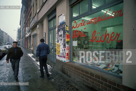 (GERMANIA) BERLINO 1989 : QUARTIERE KREUZBERG -  LIBRERIA ITALIANA  - ©Graziano Arici/Rosebud2 / GEO /