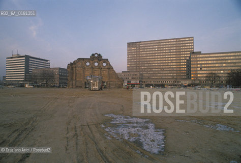 (GERMANIA) BERLINO 1989 : ANHALTER BAHNHOF  - ©Graziano Arici/Rosebud2 / GEO /