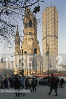 (GERMANIA) BERLINO 1989 : KURFURSTENDAMM E KAISER-WIHLELM-GEDACHTNISKIRCHE    - ©Graziano Arici/Rosebud2 / GEO