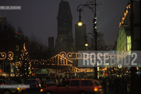 (GERMANIA) BERLINO 1989 : KURFURSTENDAMM E KAISER-WIHLELM-GEDACHTNISKIRCHE    - ©Graziano Arici/Rosebud2 / GEO