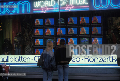 (GERMANIA) BERLINO 1989 : NEGOZIO DI DISCHI IN KURFURSTENDAMM - ©Graziano Arici/Rosebud2 / GEO