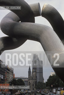 (GERMANIA) BERLINO 1989 : KURFURSTENDAMM E KAISER-WIHLELM-GEDACHTNISKIRCHE    - ©Graziano Arici/Rosebud2 / GEO