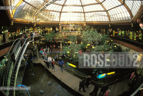 (GERMANIA) BERLINO 1989 :EUROPA CENTER NELLA  KURFURSTENDAMM     - ©Graziano Arici/Rosebud2 / GEO