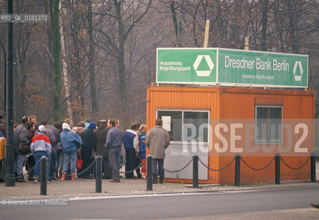 (GERMANIA) BERLINO 1989 :UFFICIO DI CAMBIO SULLA STRASSE DES 17. JUNI    - ©Graziano Arici/Rosebud2 / GEO