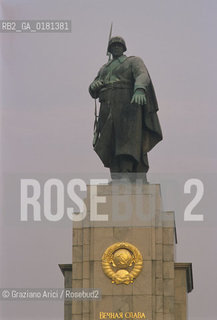 (GERMANIA) BERLINO 1989 : MONUMENTO AL SOLDATO SOVIETICO    - ©Graziano Arici/Rosebud2 / GEO
