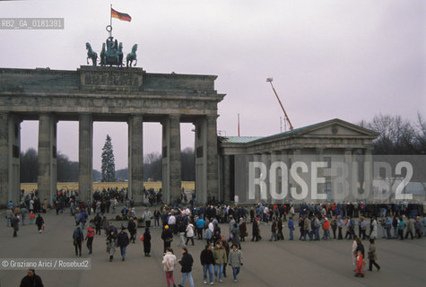 (GERMANIA) BERLINO EST 1989 : IL PASSAGGIO DI FRONTIERA ALLA PORTA DI BRANDEBURGO     - ©Graziano Arici/Rosebud2 / GEO