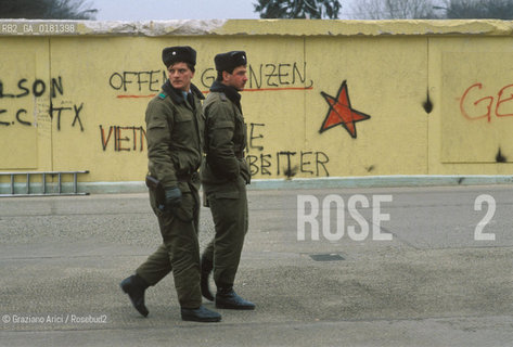 (GERMANIA) BERLINO EST 1989 : IL MURO E IL PASSAGGIO DI FRONTIERA ALLA PORTA DI BRANDEBURGO     - ©Graziano Arici/Rosebud2 / GEO