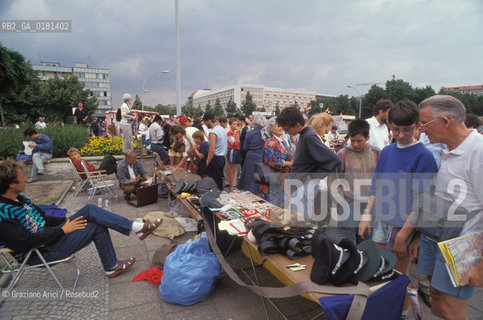 (GERMANIA) BERLINO 1991 :MERCATINO ALLA PORTA DI BRANDEBURGO     - ©Graziano Arici/Rosebud2 / GEO