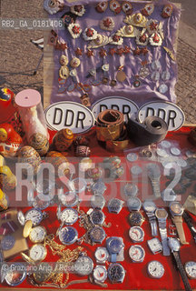 (GERMANIA) BERLINO EST 1989 :MERCATINO ALLA PORTA DI BRANDEBURGO     - ©Graziano Arici/Rosebud2 / GEO