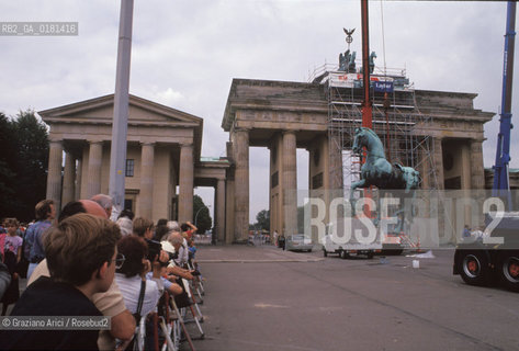 (GERMANIA) BERLINO 1991 :RESTAURO DEI CAVALLI DELLA QUADRIGA ALLA  PORTA DI BRANDEBURGO     - ©Graziano Arici/Rosebud2 / GEO