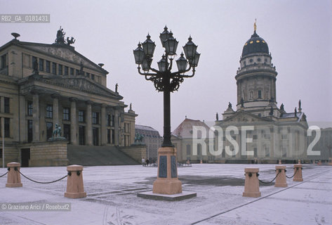 (GERMANIA) BERLINO EST 1989 : SCHAUSPIELHAUS SULLA PLATZ DER AKADEMIE  - ©Graziano Arici/Rosebud2 / GEO / ARCHITETTURA / SCHINKEL