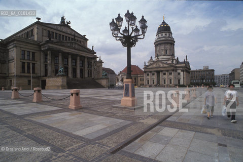 (GERMANIA) BERLINO EST 1989 : SCHAUSPIELHAUS SULLA PLATZ DER AKADEMIE ( GENDARMENMARKT ) - ©Graziano Arici/Rosebud2 / GEO / ARCHITETTURA / SCHINKEL