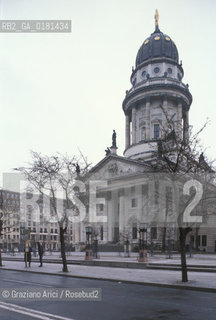 (GERMANIA) BERLINO EST 1989 : DER DEUTSCHER DOM SULLA PLATZ DER AKADEMIE ( GENDARMENMARKT ) - ©Graziano Arici/Rosebud2 / GEO / ARCHITETTURA / SCHINKEL