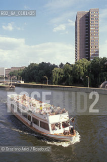 (GERMANIA) BERLINO EST 1991 : BATTELLO SULLA SPREE - ©Graziano Arici/Rosebud2 / GEO / FIUME