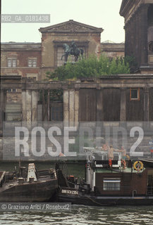 (GERMANIA) BERLINO EST 1991 : BATTELLO SULLA SPREE - ©Graziano Arici/Rosebud2 / GEO / FIUME / ISOLA DEI MUSEI