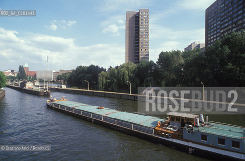 (GERMANIA) BERLINO EST 1991 : BATTELLO SULLA SPREE - ©Graziano Arici/Rosebud2 / GEO / FIUME