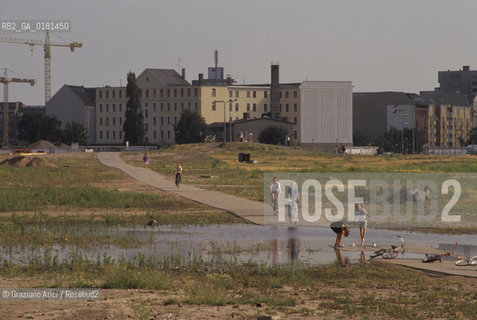 (GERMANIA) BERLINO 1991 :LA ZONA DEL MURO A POTZDAMER PLATZ  E ALLA PORTA DI BRANDEBURGO   - ©Graziano Arici/Rosebud2 / GEO