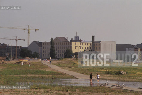 (GERMANIA) BERLINO 1991 :LA ZONA DEL MURO A POTZDAMER PLATZ  E ALLA PORTA DI BRANDEBURGO   - ©Graziano Arici/Rosebud2 / GEO