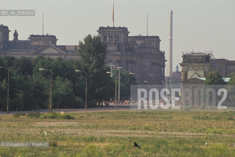 (GERMANIA) BERLINO 1991 :LA ZONA DEL MURO A POTZDAMER PLATZ  E ALLA PORTA DI BRANDEBURGO   - ©Graziano Arici/Rosebud2 / GEO