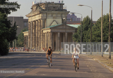 (GERMANIA) BERLINO 1991 :LA ZONA DEL MURO ALLA PORTA DI BRANDEBURGO   - ©Graziano Arici/Rosebud2 / GEO