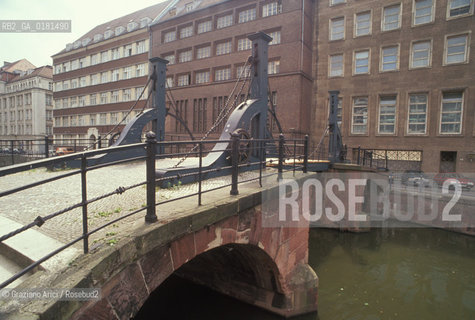 (GERMANIA) BERLINO 1991  : LO JUNGFERNBRUCKE    - ©Graziano Arici/Rosebud2 / GEO / PONTE