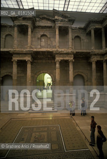 (GERMANIA) BERLINO 1991  : IL PERGAMON MUSEUM - LA PORTA DI MILETO  - ©Graziano Arici/Rosebud2 / GEO