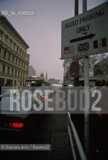 (GERMANIA) BERLINO 1989  :IL MURO - TRAFFICO AL CHECK-POINT CHARLIE   - ©Graziano Arici/Rosebud2 / GEO