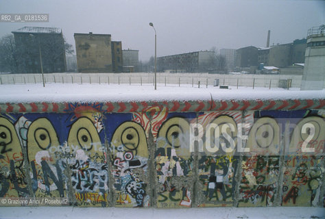 (GERMANIA) BERLINO 12/12/1989  :IL MURO - ©Graziano Arici/Rosebud2 / GEO / GRAFFITI / NEVE