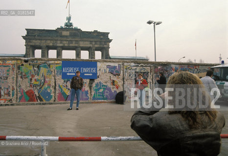 (GERMANIA) BERLINO 12/12/1989  :IL MURO ALLA PORTA DI BRANDEBURGO  -  ©Graziano Arici/Rosebud2 / GEO