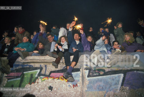 (GERMANIA) BERLINO 31/12/1989  :IL MURO ALLA PORTA DI BRANDEBURGO  -  ©Graziano Arici/Rosebud2 / GEO