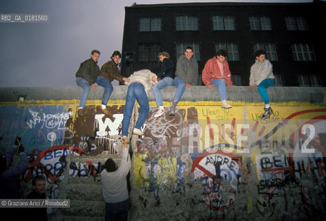 (GERMANIA) BERLINO 31/12/1989  :IL MURO ALLA PORTA DI BRANDEBURGO  -  ©Graziano Arici/Rosebud2 / GEO